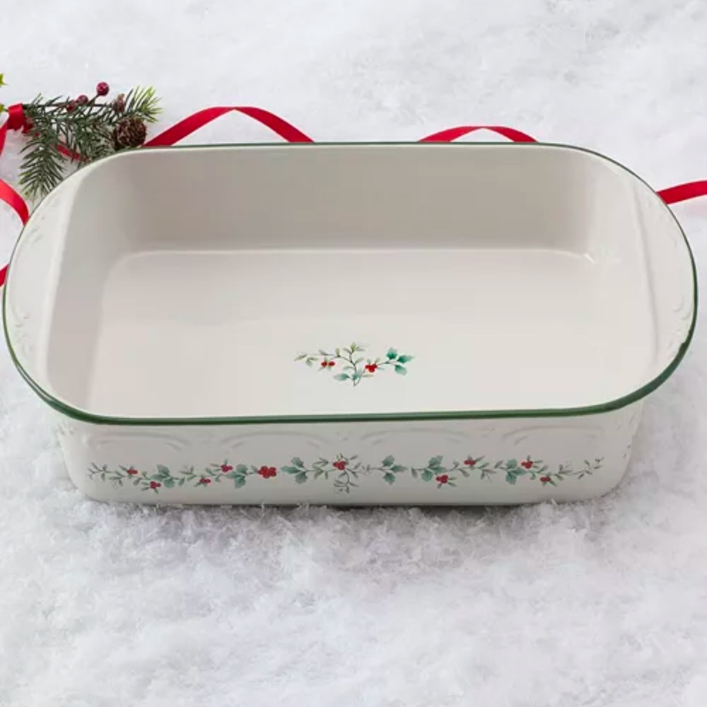 New in Box Pfaltzgraff Holiday Rectangular baker